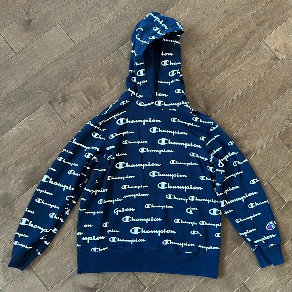 Kids champion hoodie. EUC. Size S.